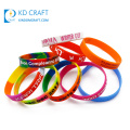 Vente en gros pas de commande minimum logo personnalisé bracelet en caoutchouc rempli de couleur bracelet en silicone estampé